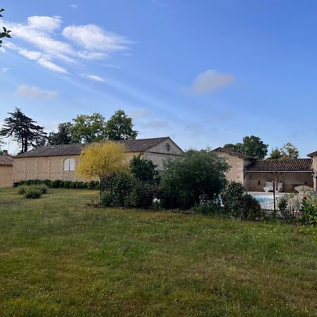 Domaine Clos Et Arbore De 3 Ha Avec Deux Maisons Lamothe-Montravel Bagian luar foto