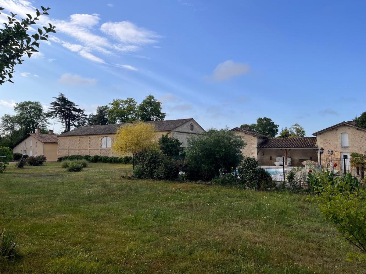 Domaine Clos Et Arbore De 3 Ha Avec Deux Maisons Lamothe-Montravel Bagian luar foto
